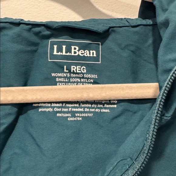 L.L. Bean Women's Teal Nylon Jacket NWOT - Picture 2 of 5